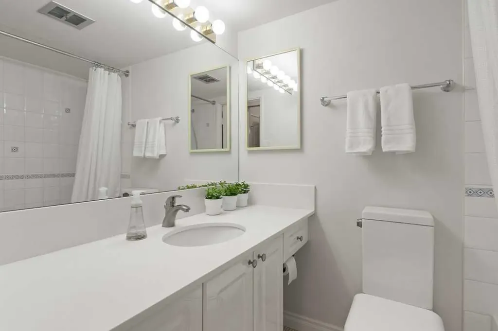 1328 13 Avenue SW Calgary AB T3C 0T3