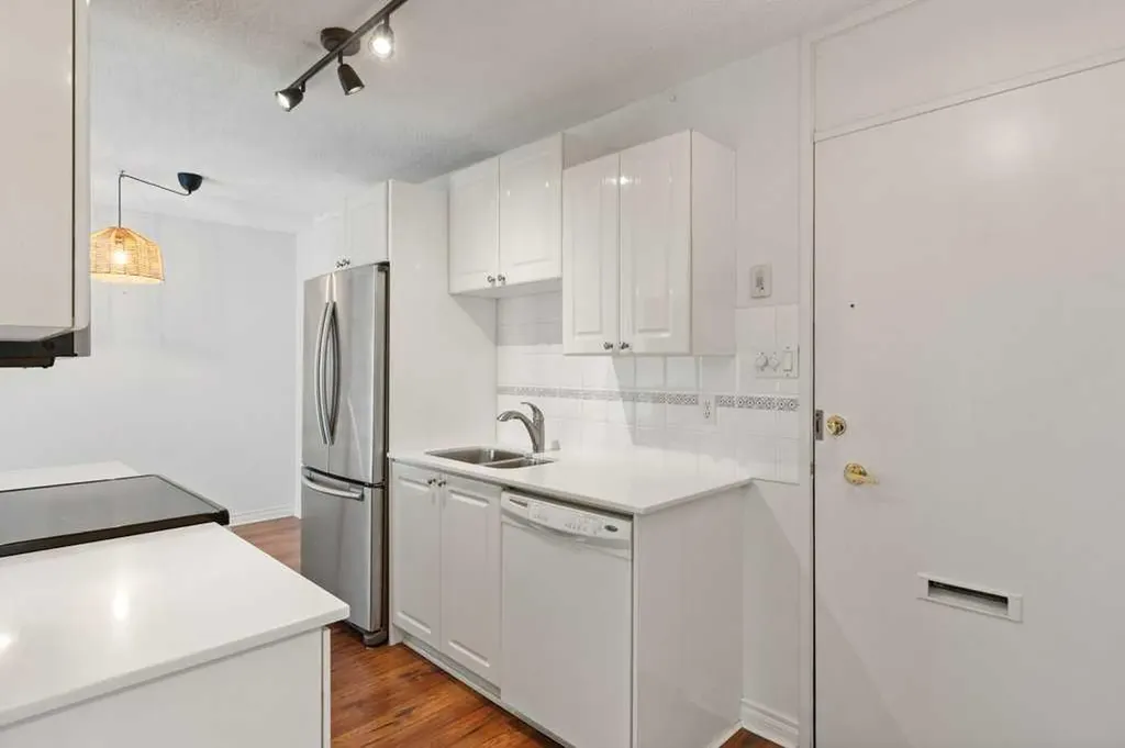 1328 13 Avenue SW Calgary AB T3C 0T3