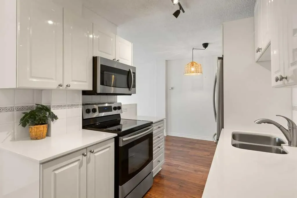 1328 13 Avenue SW Calgary AB T3C 0T3