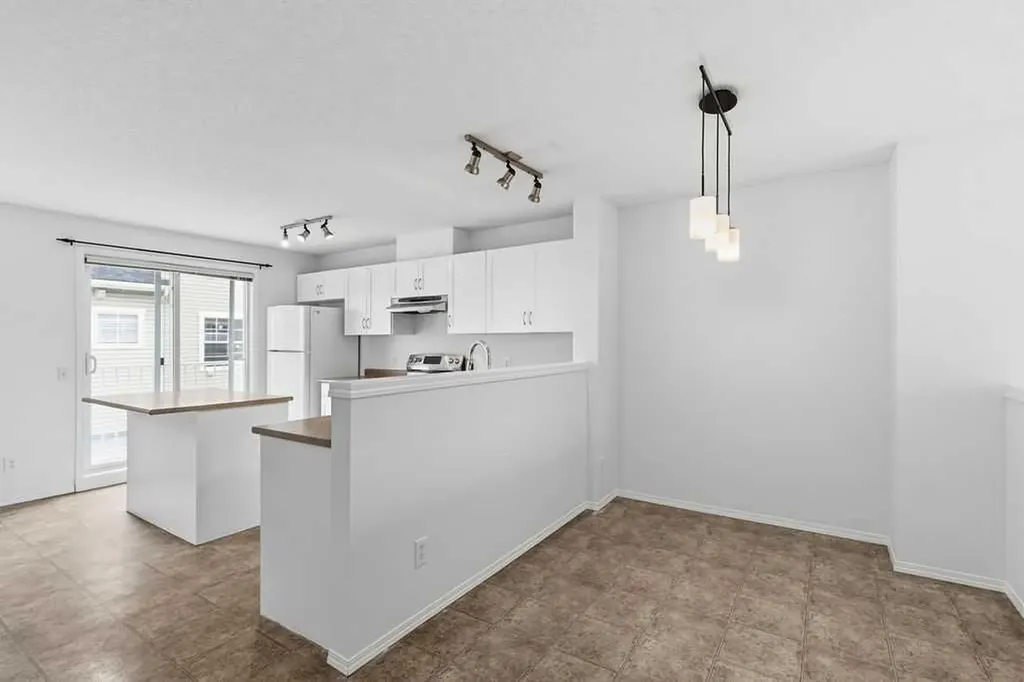77 Elgin Gardens SE Calgary AB T2Z 4T4