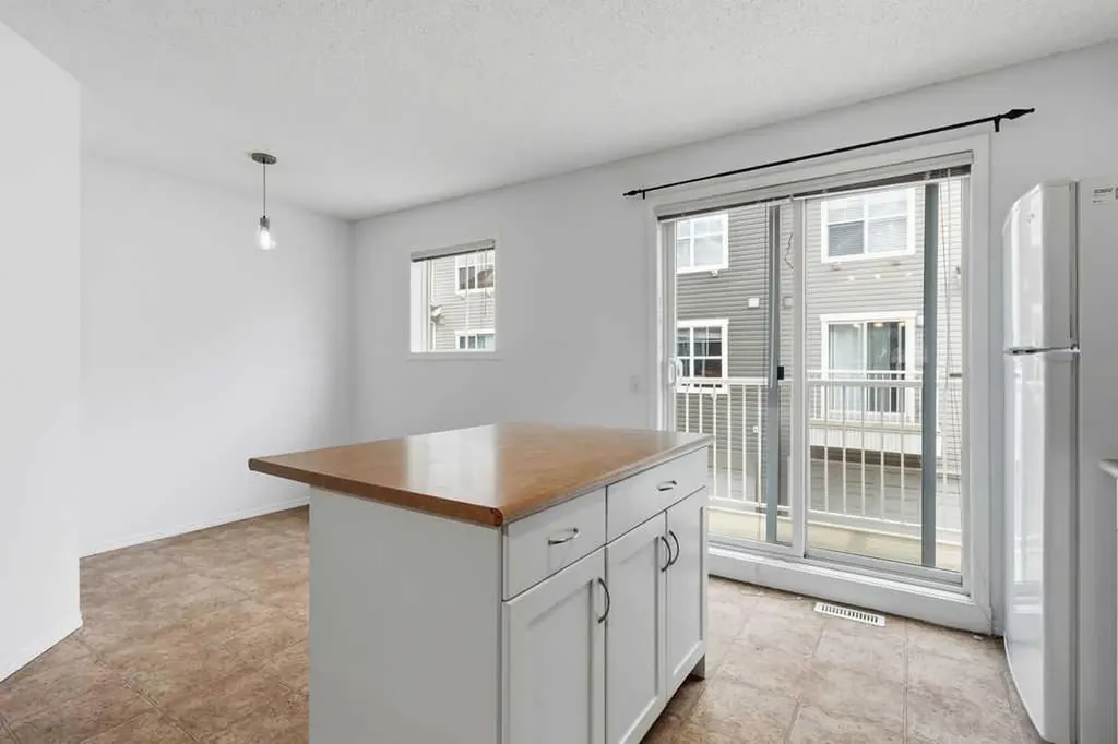 77 Elgin Gardens SE Calgary AB T2Z 4T4