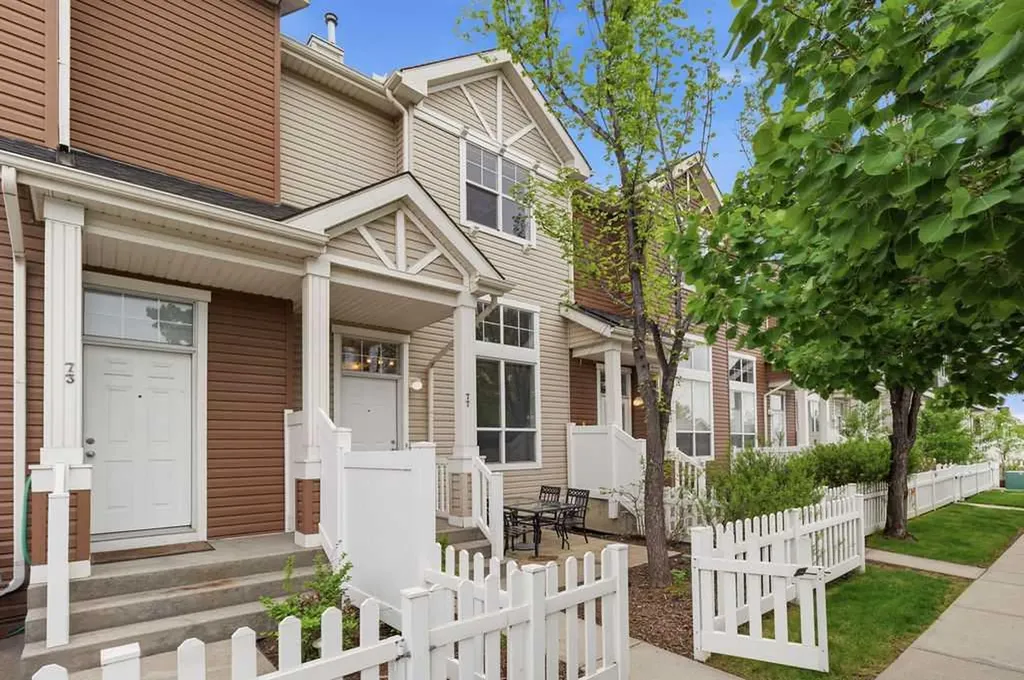 77 Elgin Gardens SE Calgary AB T2Z 4T4