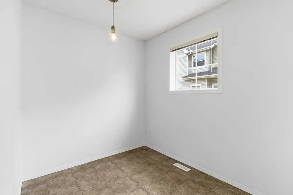 77 Elgin Gardens SE Calgary AB T2Z 4T4