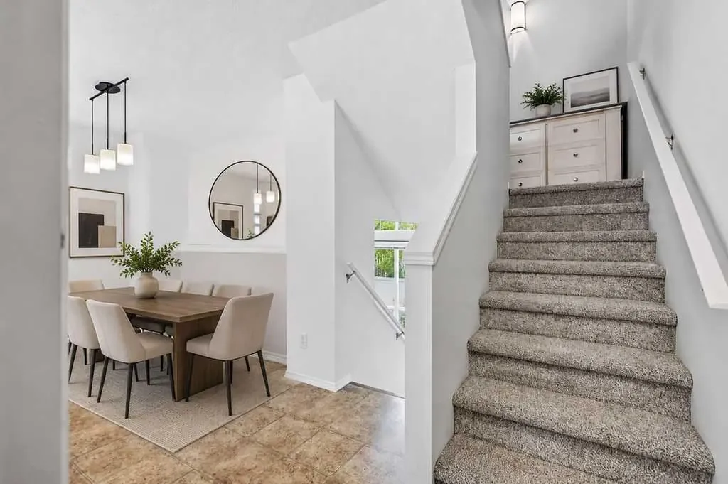 77 Elgin Gardens SE Calgary AB T2Z 4T4