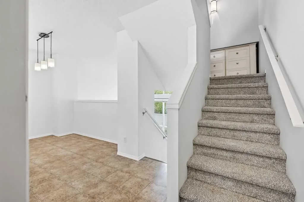 77 Elgin Gardens SE Calgary AB T2Z 4T4