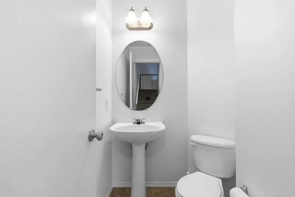 77 Elgin Gardens SE Calgary AB T2Z 4T4