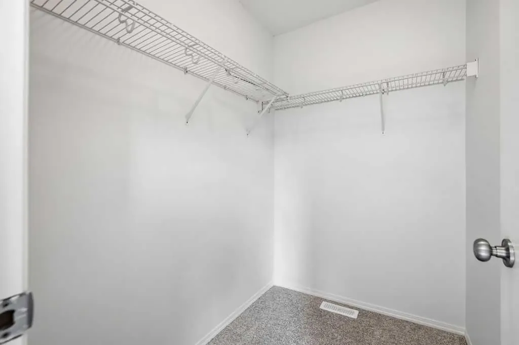77 Elgin Gardens SE Calgary AB T2Z 4T4