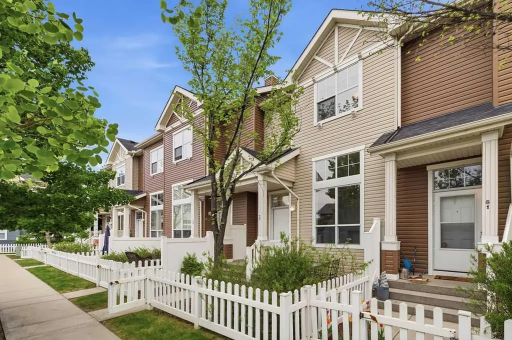 77 Elgin Gardens SE Calgary AB T2Z 4T4