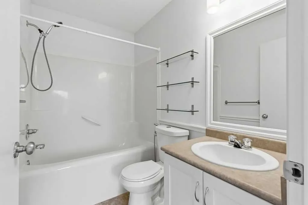 77 Elgin Gardens SE Calgary AB T2Z 4T4