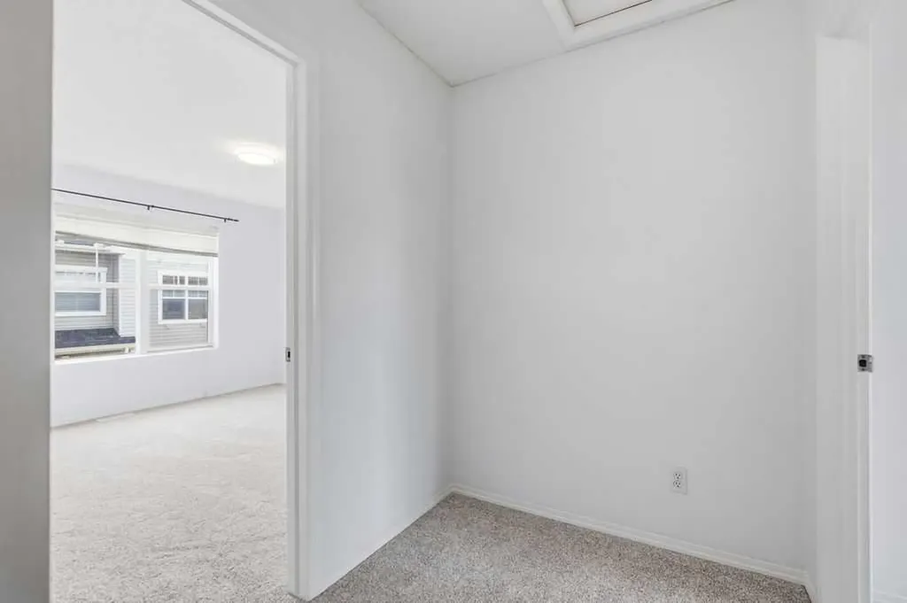 77 Elgin Gardens SE Calgary AB T2Z 4T4