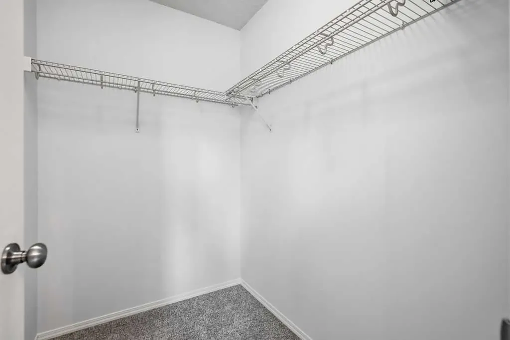 77 Elgin Gardens SE Calgary AB T2Z 4T4