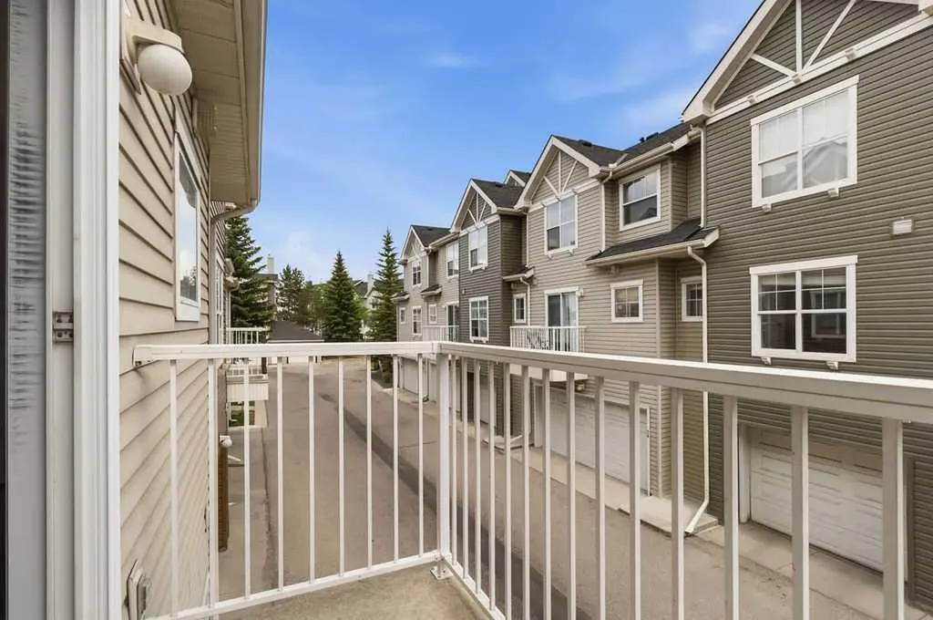 77 Elgin Gardens SE Calgary AB T2Z 4T4