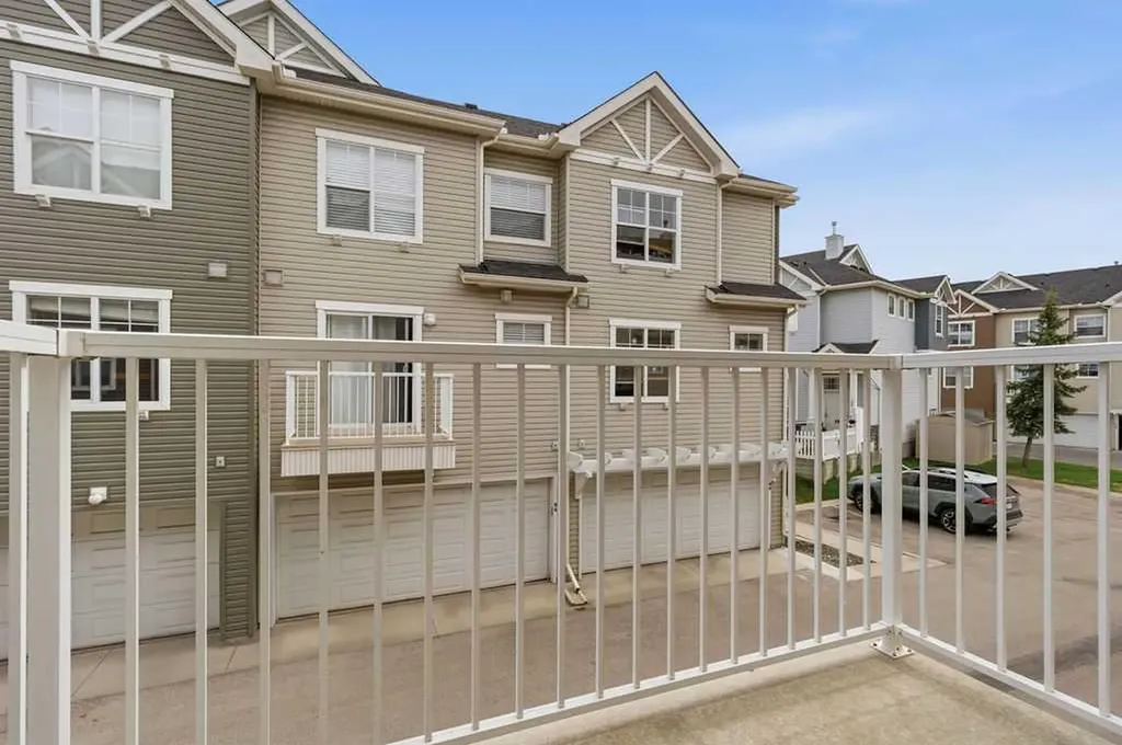 77 Elgin Gardens SE Calgary AB T2Z 4T4