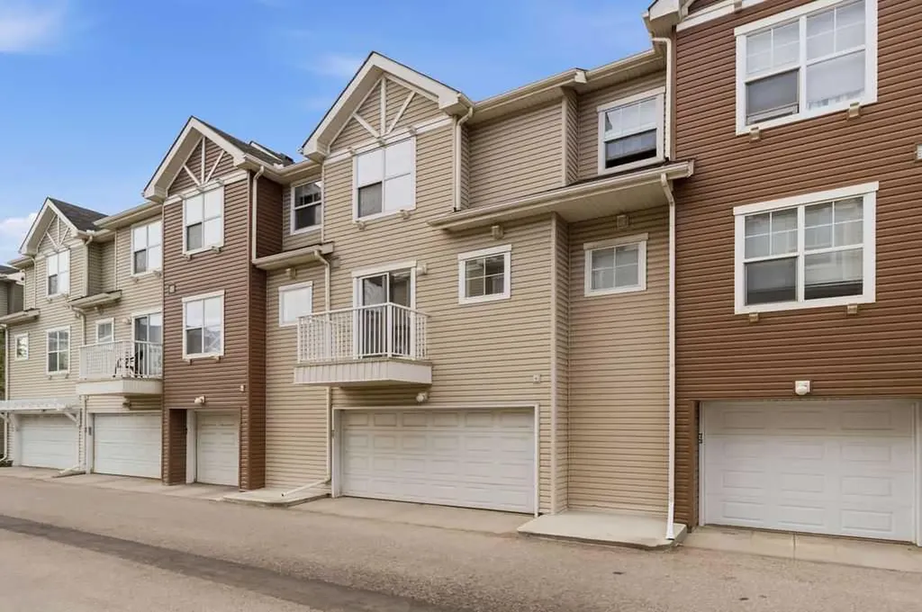 77 Elgin Gardens SE Calgary AB T2Z 4T4