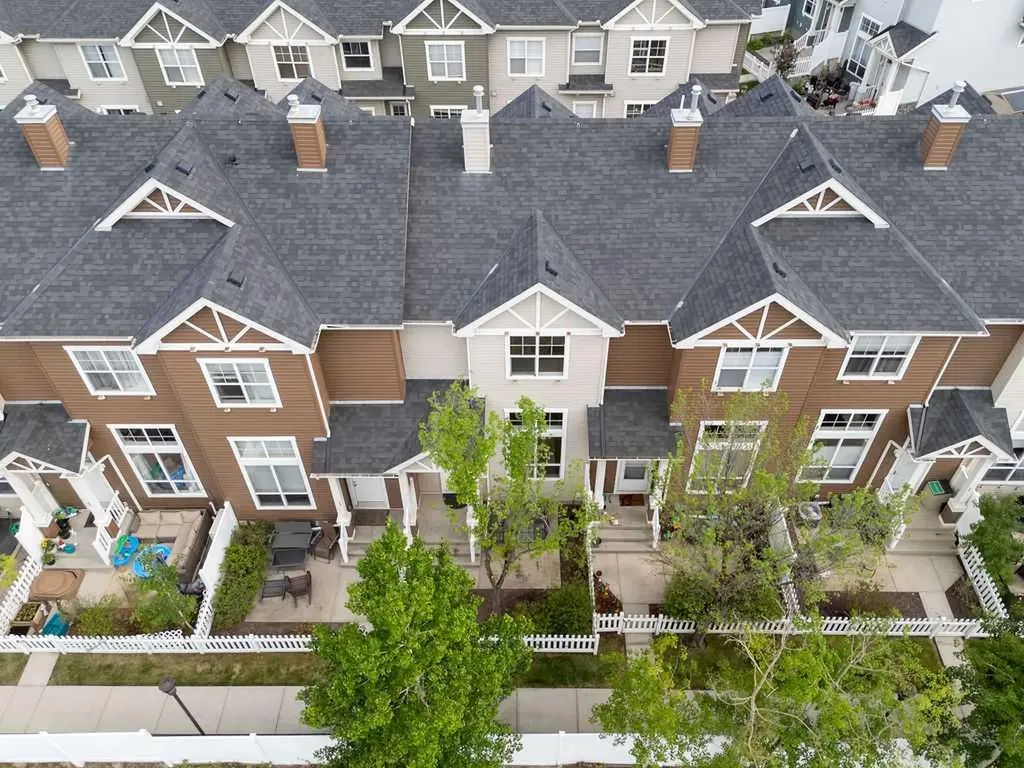 77 Elgin Gardens SE Calgary AB T2Z 4T4