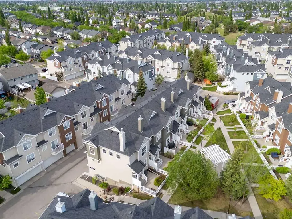 77 Elgin Gardens SE Calgary AB T2Z 4T4