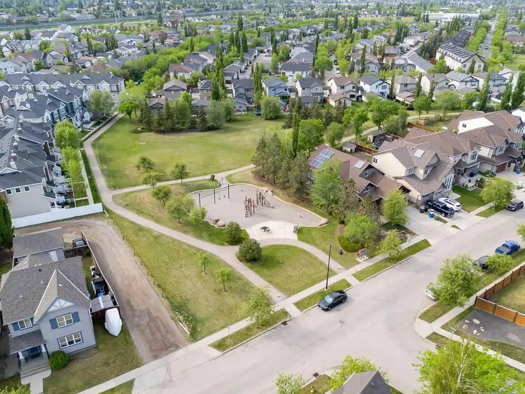 77 Elgin Gardens SE Calgary AB T2Z 4T4