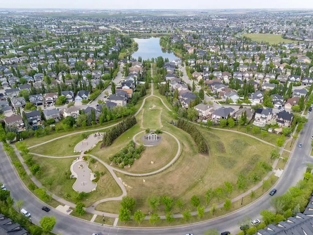77 Elgin Gardens SE Calgary AB T2Z 4T4