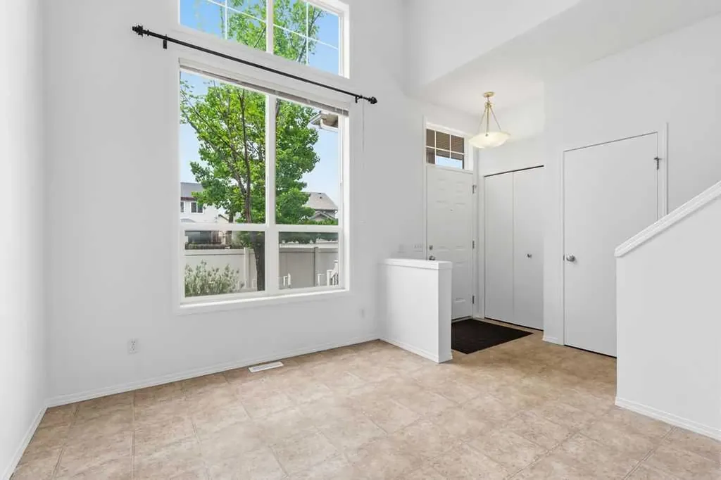 77 Elgin Gardens SE Calgary AB T2Z 4T4
