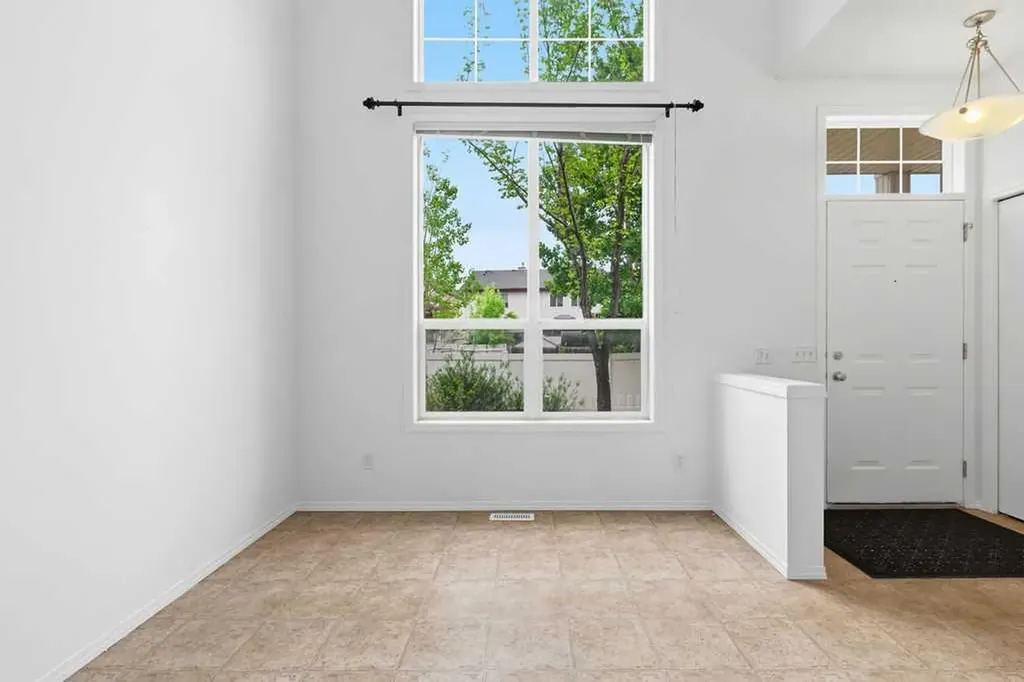 77 Elgin Gardens SE Calgary AB T2Z 4T4