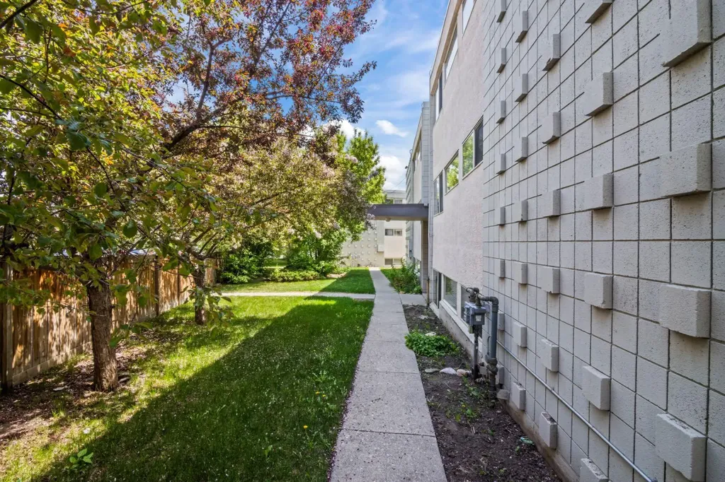 8607 Elbow Drive SW Calgary AB T2V 1K8