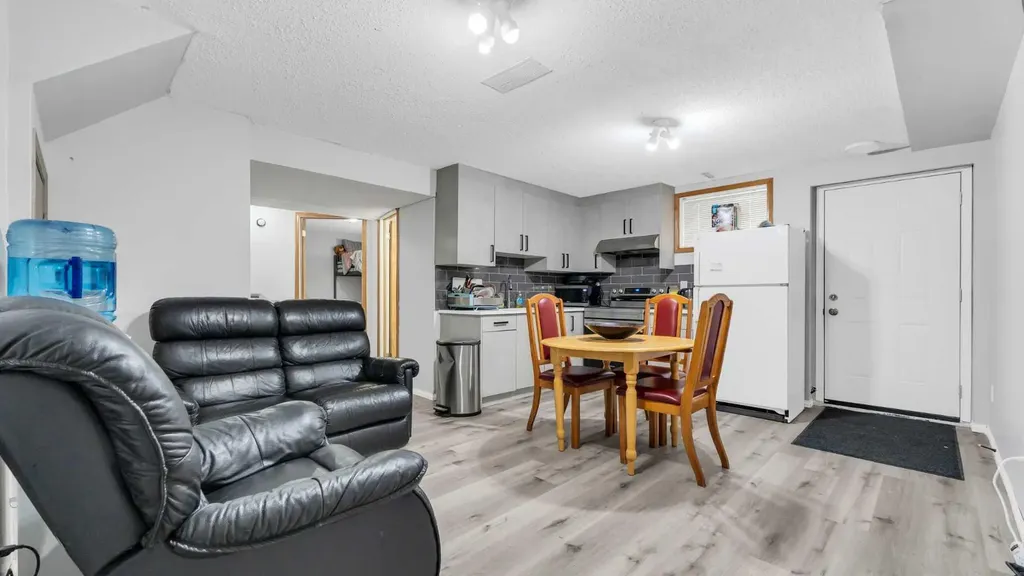 187 Coral Springs Circle NE Calgary AB T3J 3P6