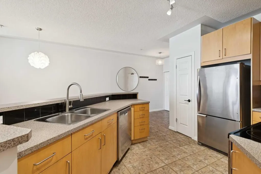923 15 Avenue SW Calgary AB T2R 0S2