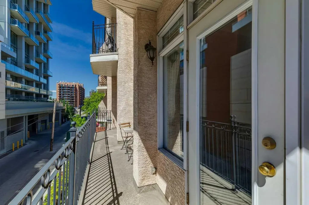 923 15 Avenue SW Calgary AB T2R 0S2