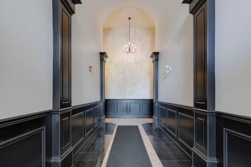 923 15 Avenue SW Calgary AB T2R 0S2