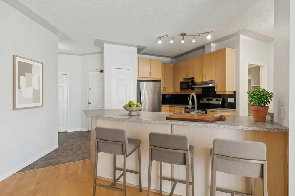 923 15 Avenue SW Calgary AB T2R 0S2
