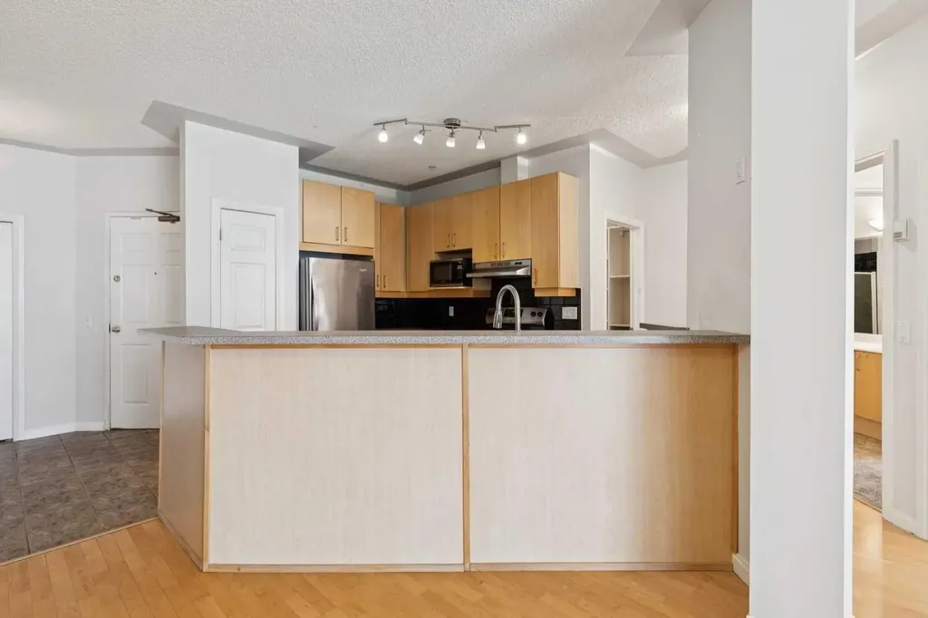 923 15 Avenue SW Calgary AB T2R 0S2