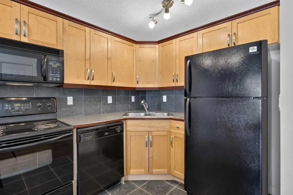 329 19 Avenue SW Calgary AB T2S 0E1