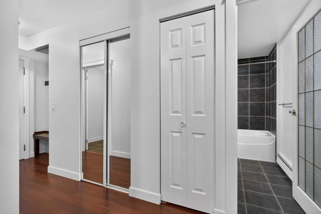 329 19 Avenue SW Calgary AB T2S 0E1