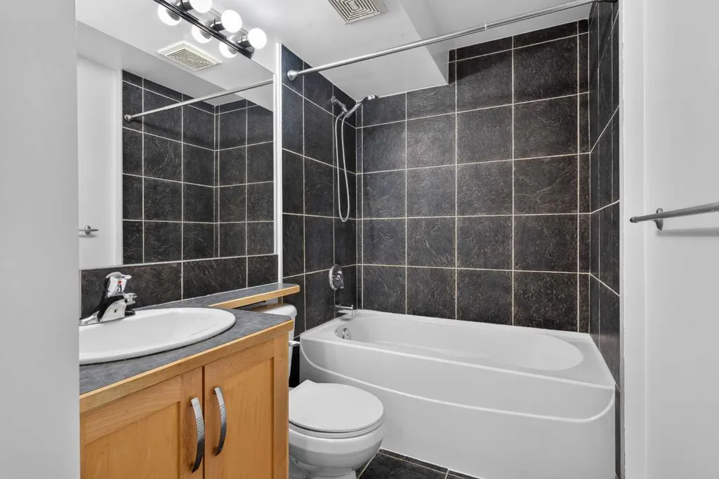 329 19 Avenue SW Calgary AB T2S 0E1
