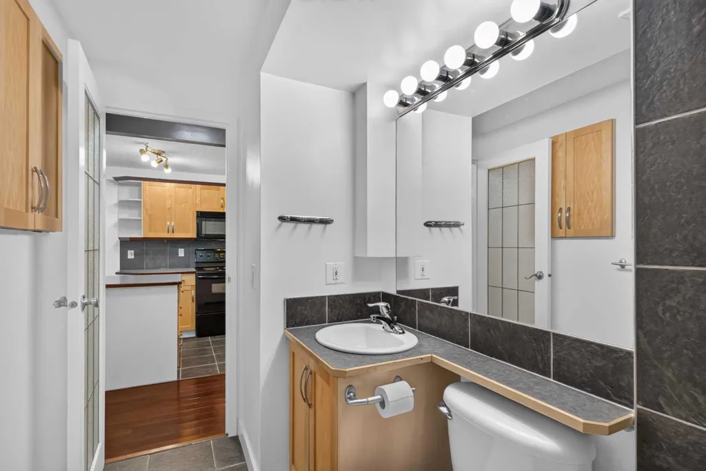 329 19 Avenue SW Calgary AB T2S 0E1