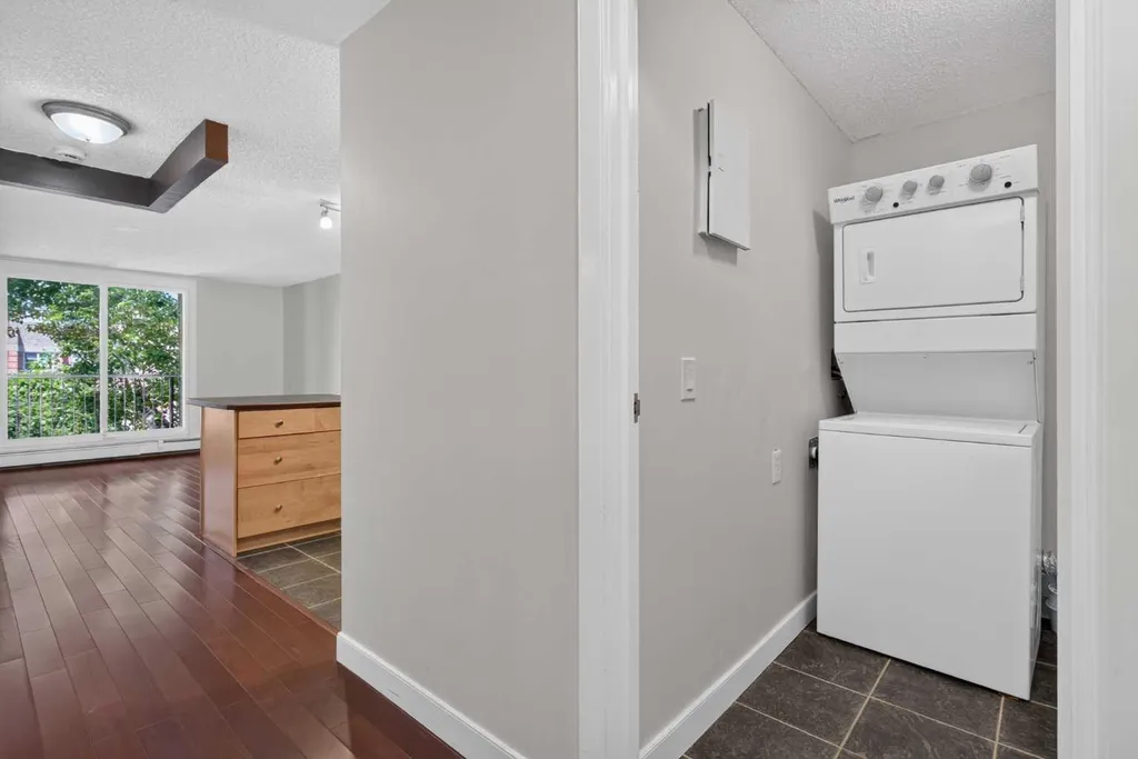 329 19 Avenue SW Calgary AB T2S 0E1