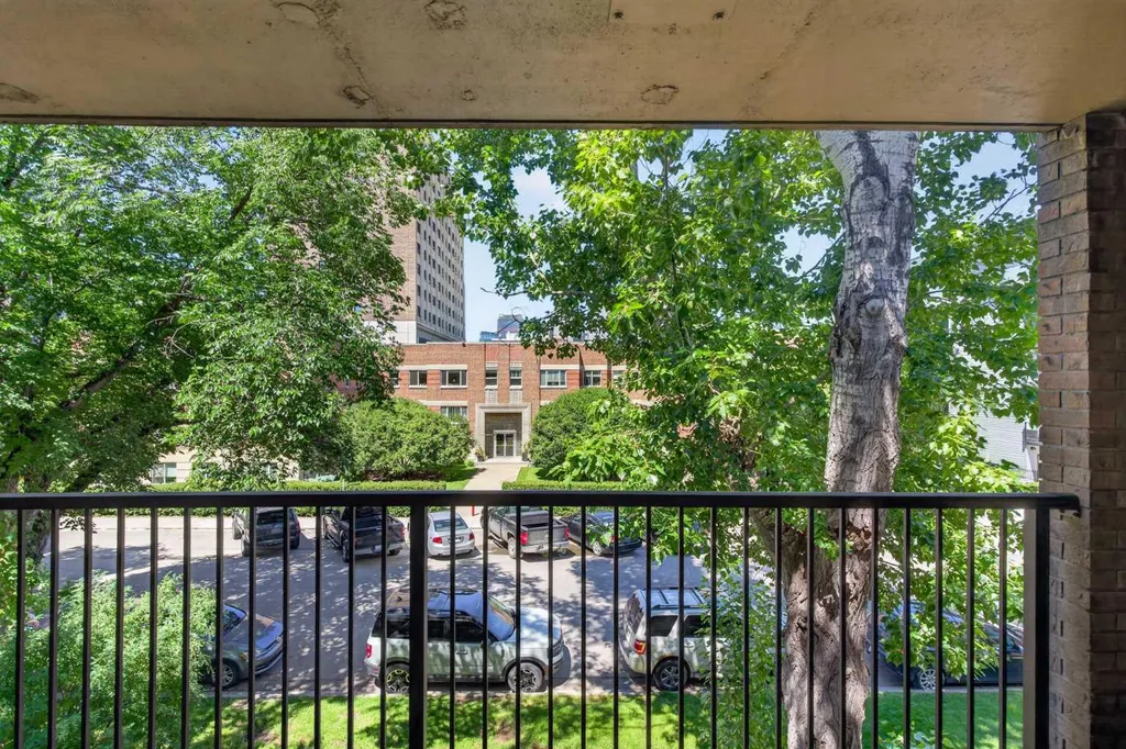 329 19 Avenue SW Calgary AB T2S 0E1