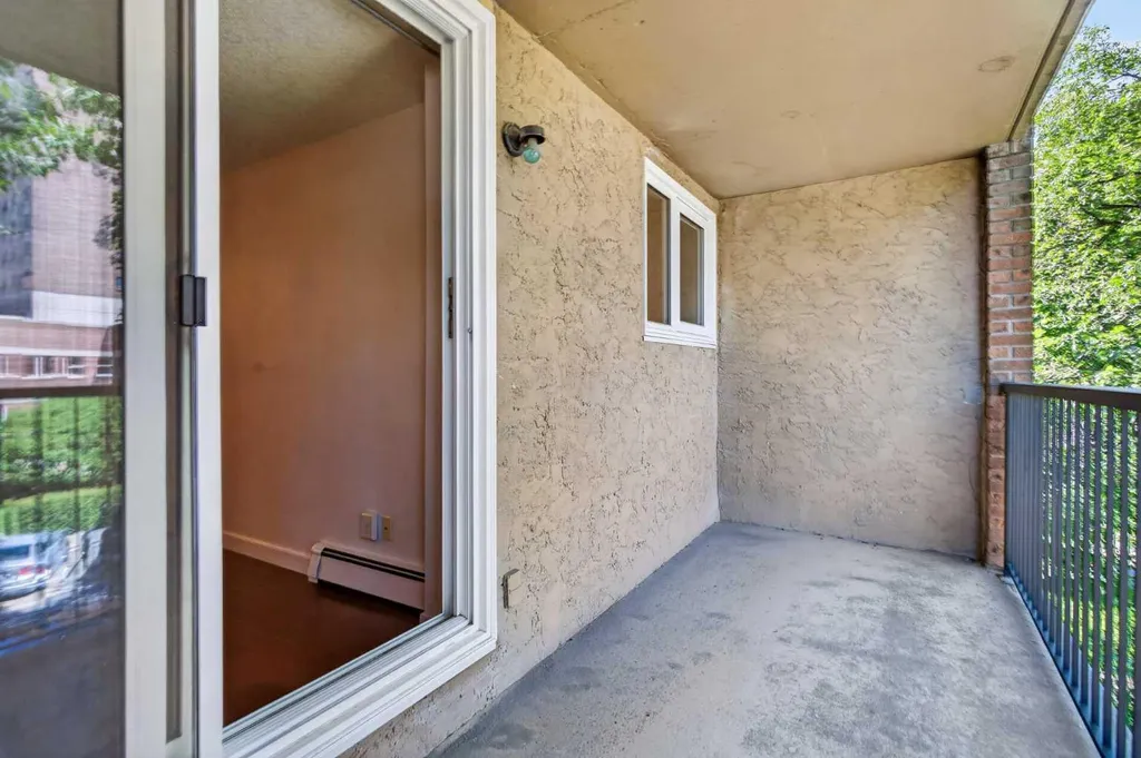 329 19 Avenue SW Calgary AB T2S 0E1