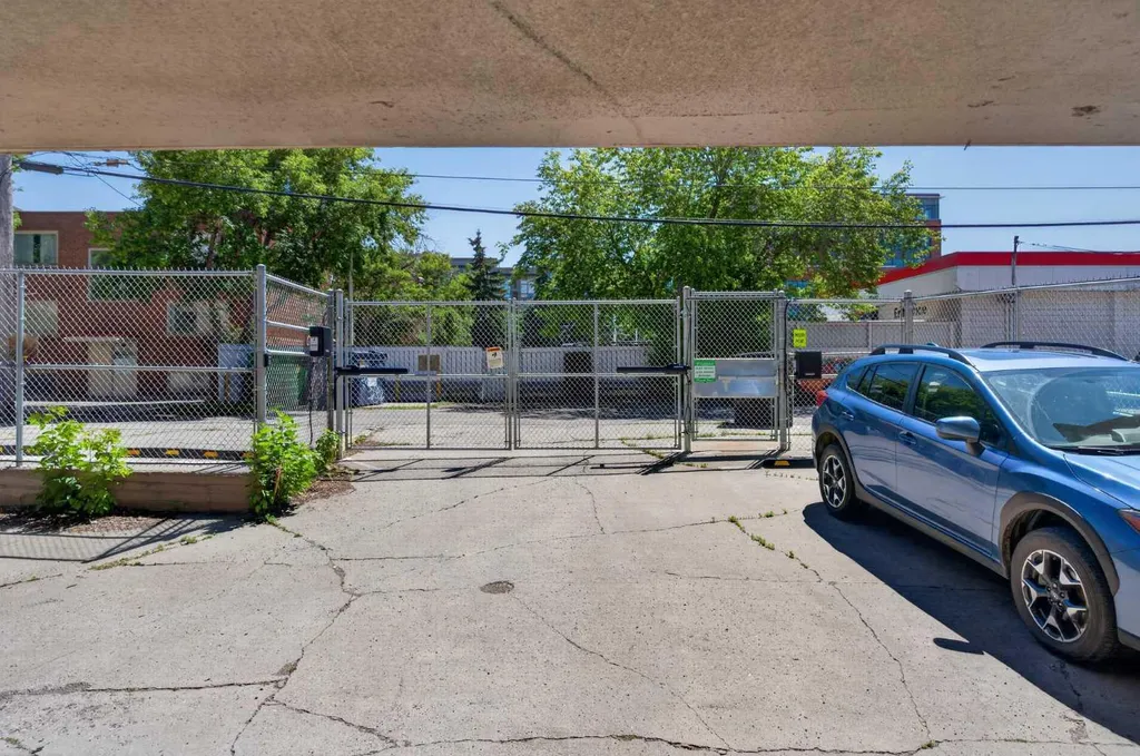 329 19 Avenue SW Calgary AB T2S 0E1