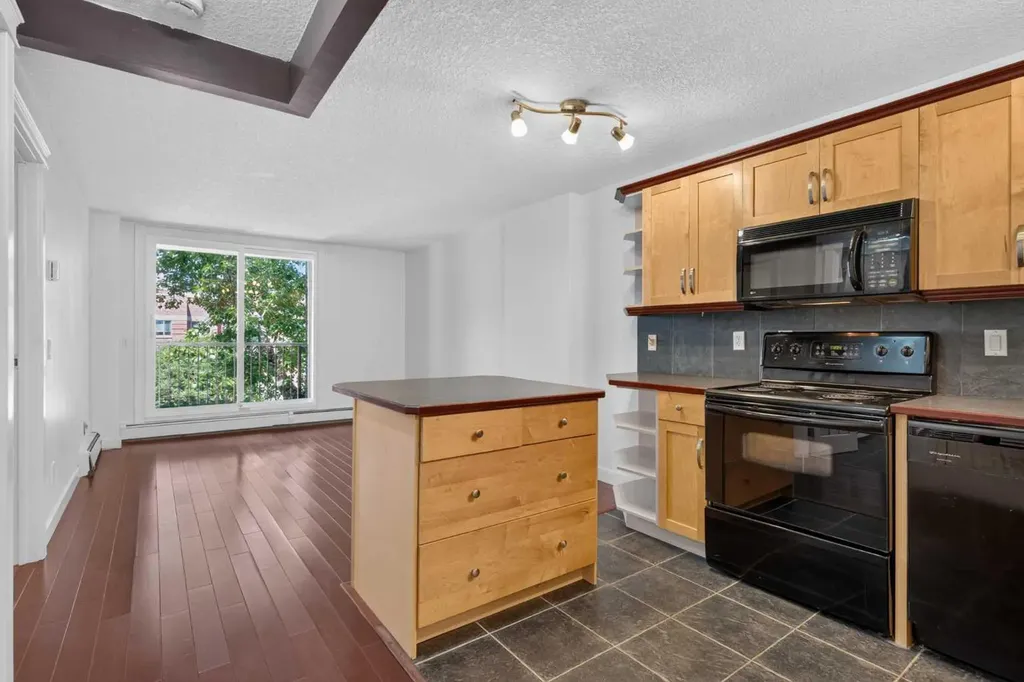 329 19 Avenue SW Calgary AB T2S 0E1