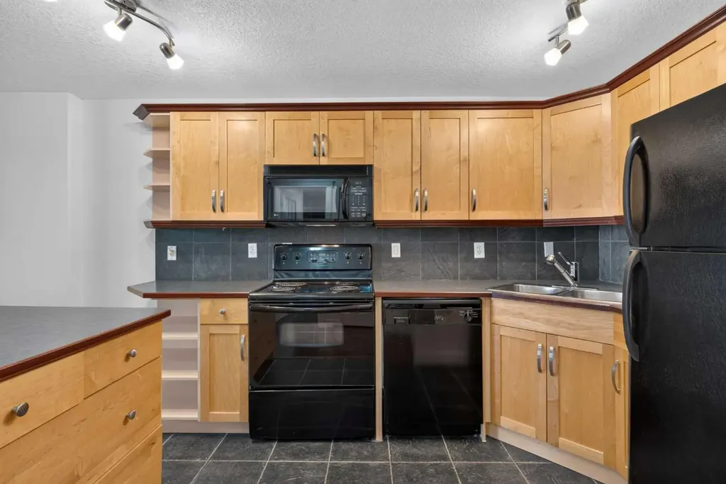 329 19 Avenue SW Calgary AB T2S 0E1