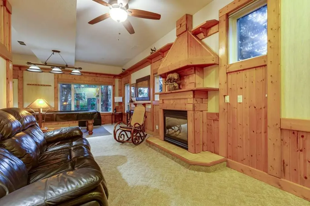 4918 53 Avenue Close Innisfail AB T4G 1W1