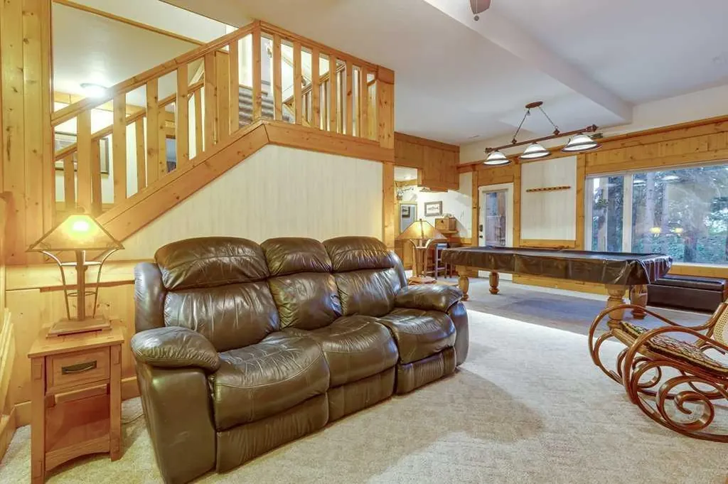 4918 53 Avenue Close Innisfail AB T4G 1W1