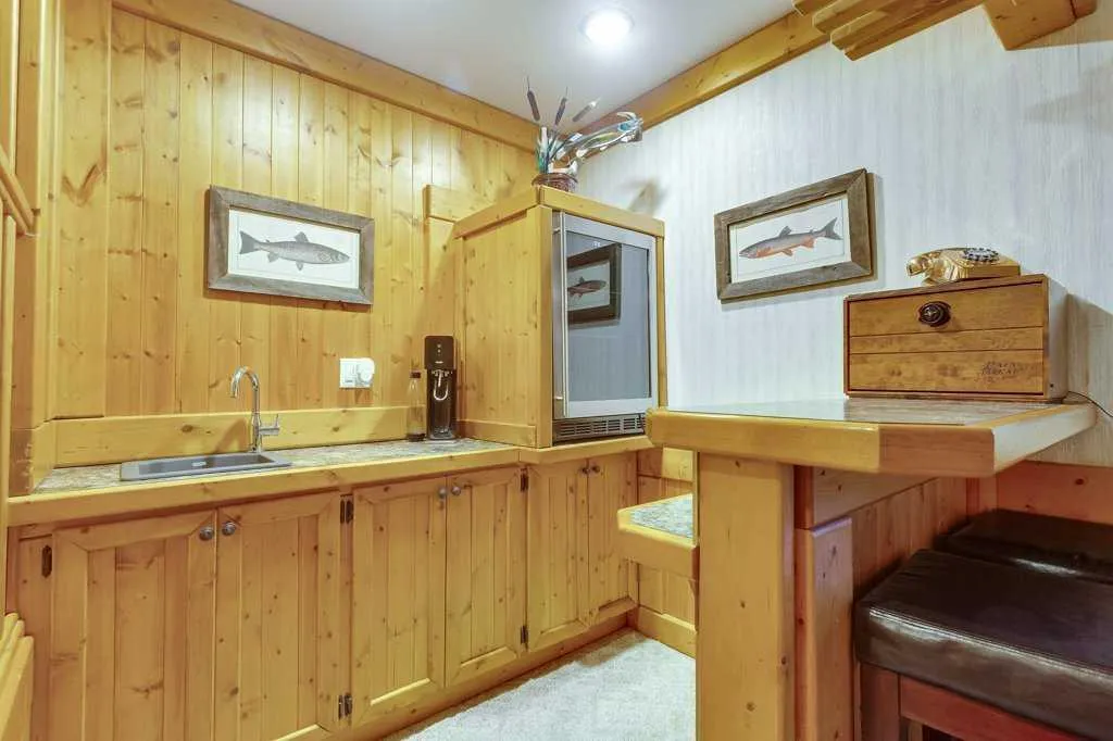 4918 53 Avenue Close Innisfail AB T4G 1W1