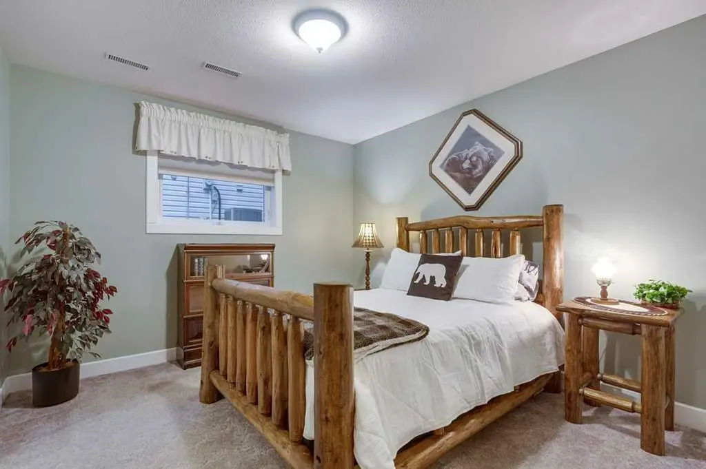 4918 53 Avenue Close Innisfail AB T4G 1W1