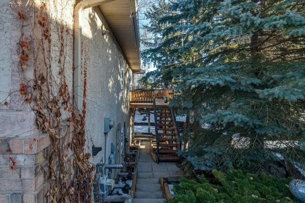 4918 53 Avenue Close Innisfail AB T4G 1W1