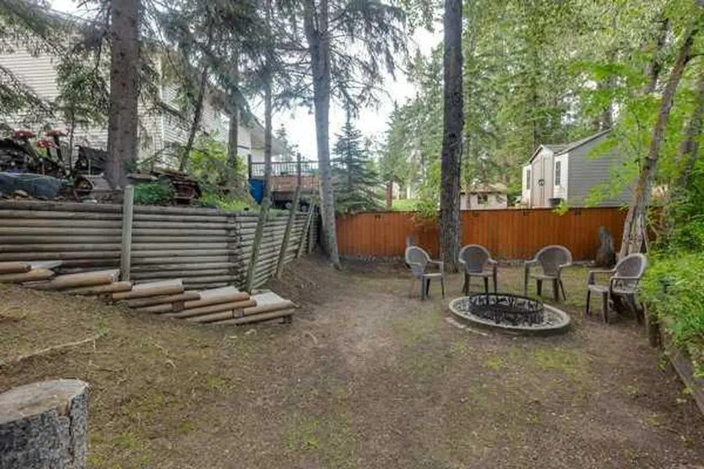 4918 53 Avenue Close Innisfail AB T4G 1W1
