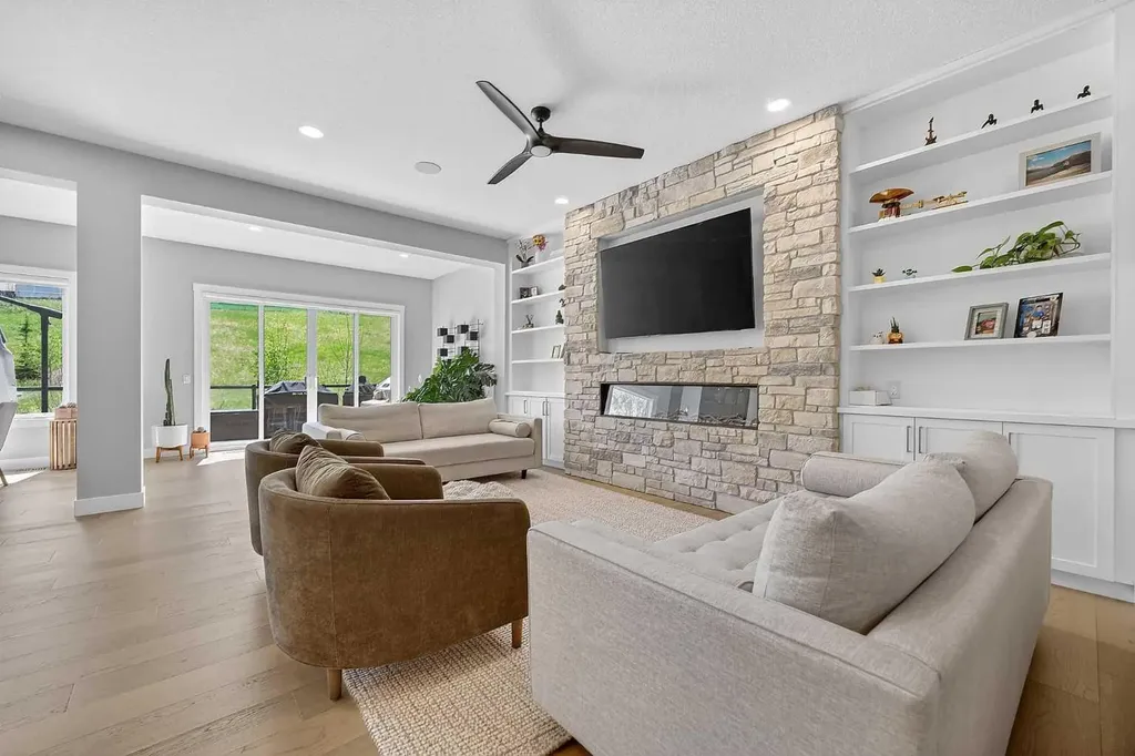 125 Hampstead Mews NW Calgary AB T3A 2Z5