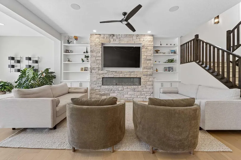 125 Hampstead Mews NW Calgary AB T3A 2Z5