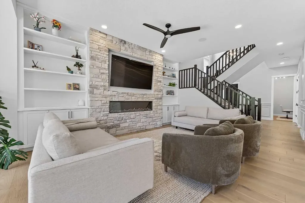 125 Hampstead Mews NW Calgary AB T3A 2Z5